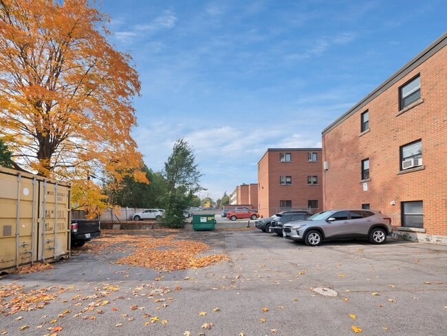 Building Photo - 1218 Fennell Ave E