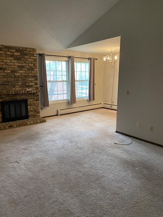 Building Photo - 805 Smetana Rd