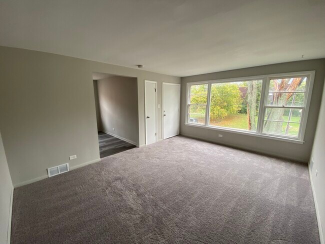 Foto del edificio - 483 W 15th Pl
