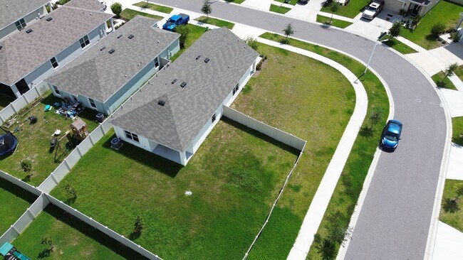 Building Photo - Lagoon community-17073 oval Rum Dr