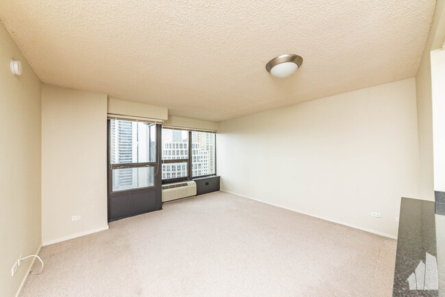 Building Photo - 30 E Huron St
