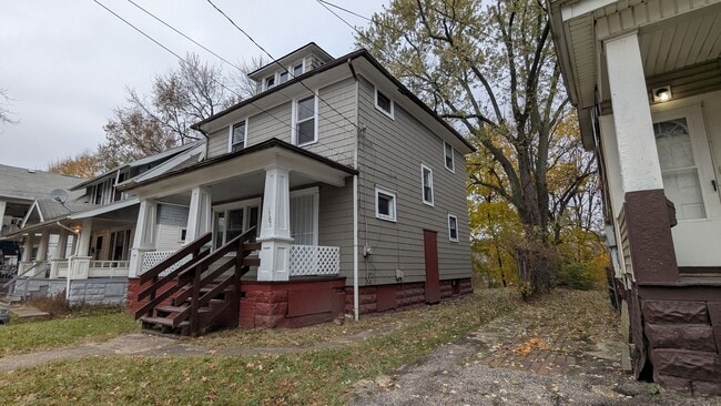 Building Photo - Welcome to this charming 3-bedroom, 1-bathroom home located in the heart of Akron