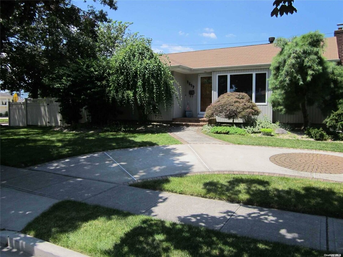 Primary Photo - 1417 Hemlock Ave