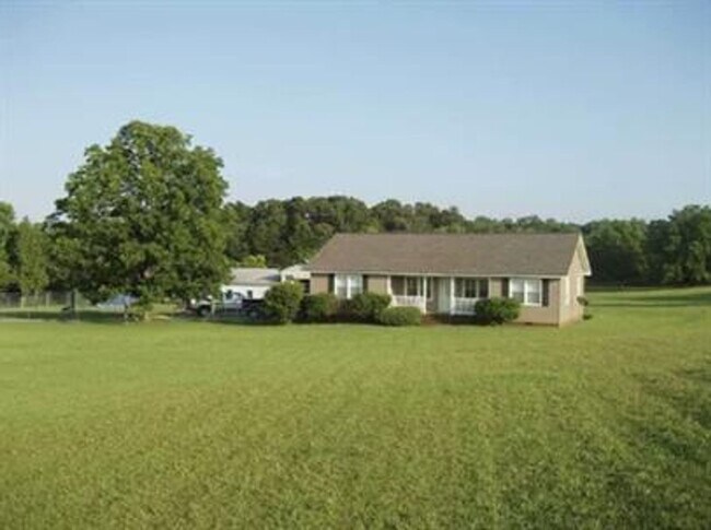 Foto del edificio - 3/2 Available Now