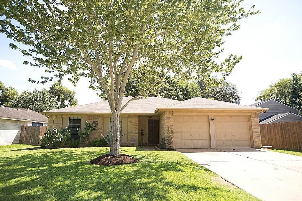 Foto principal - 2406 Broken Elm Dr