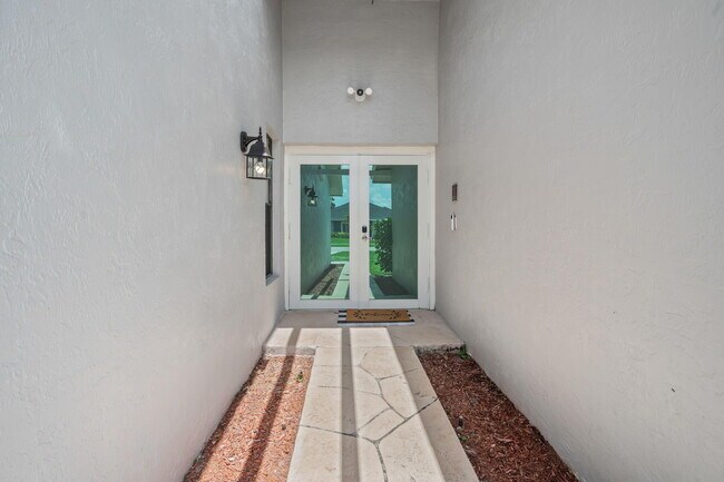 Building Photo - 11371 Torchwood Ct