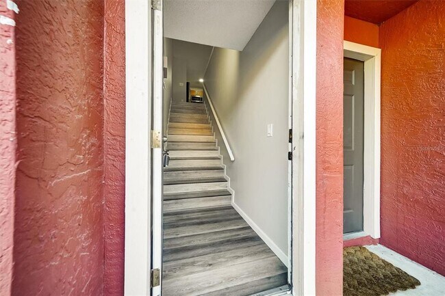 Foto del edificio - 5729 Baywater Dr