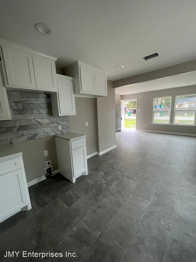 Building Photo - 2 br, 1 bath House - 9512 Coan St
