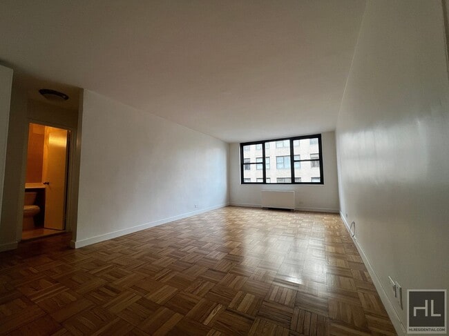 Foto del edificio - EAST 49 STREET