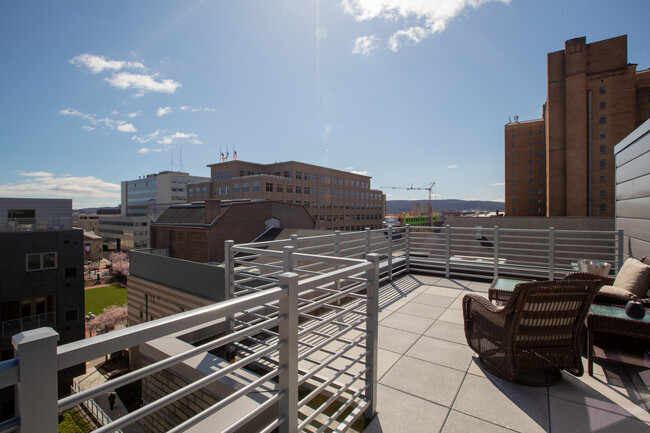 Building Photo - STRATA Symphony