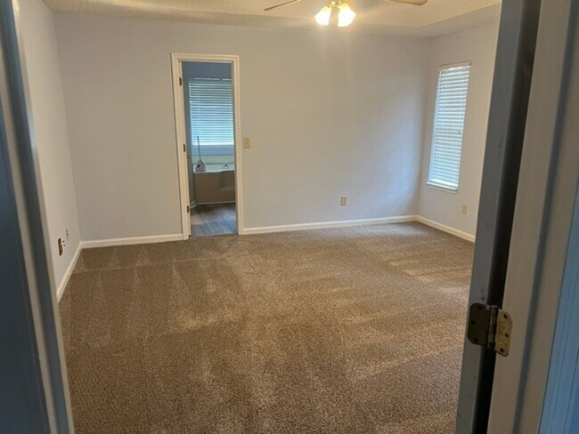 Building Photo - 121 Timber Ridge Dr