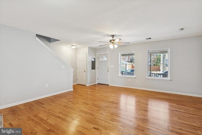 Building Photo - 908 Green St