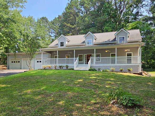 COMING: Spacious East Cobb Cape Cod with Main-Level Primary Suite & 3-Car Garage - COMING: Spacious East Cobb Cape Cod with Main-Level Primary Suite & 3-Car Garage House