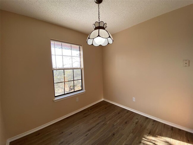 Building Photo - 301 Shady Grove Dr