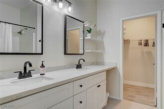 Building Photo - 251 S Green Valley Pkwy