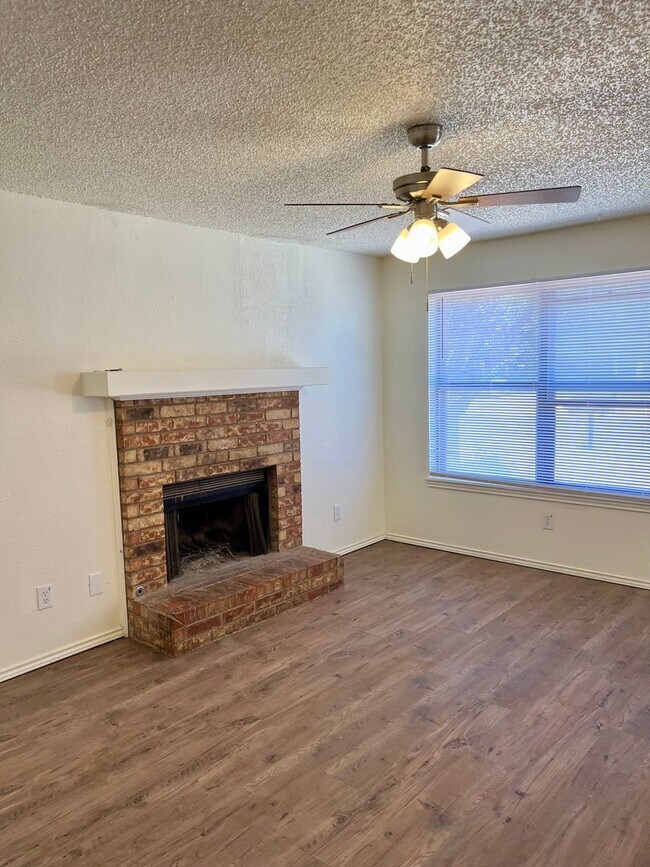 Foto del edificio - 9610 Elmwood Ave