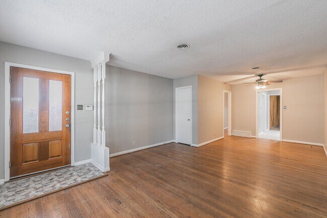 Foto del edificio - Arlington Heights One Story on BEAUTIFUL Lot!