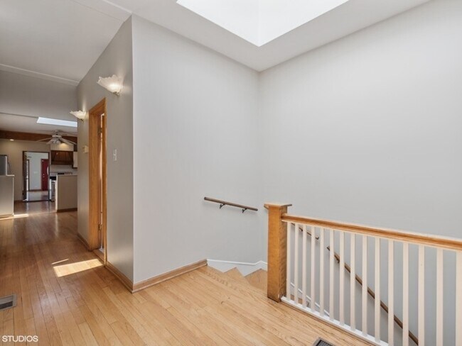 Foto del edificio - 4329 N Western Ave