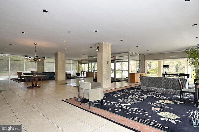 Foto del edificio - 10401 Grosvenor Pl