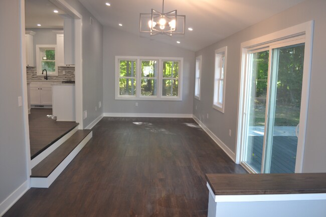 Foto del edificio - 5581 E Main St