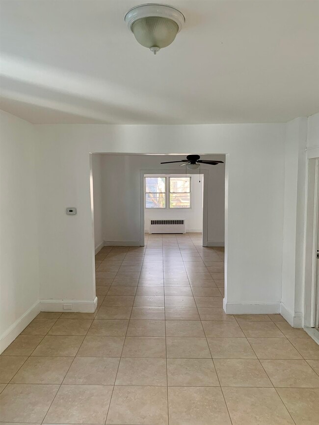 Building Photo - 22 E 39th St