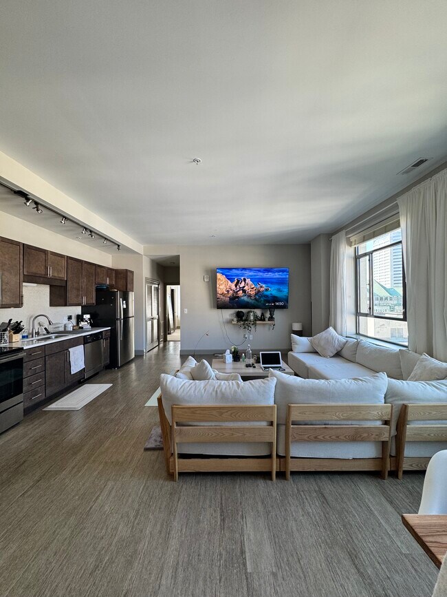 Building Photo - 51 N High St