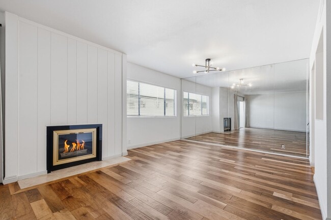 Building Photo - 853 S Le Doux Rd