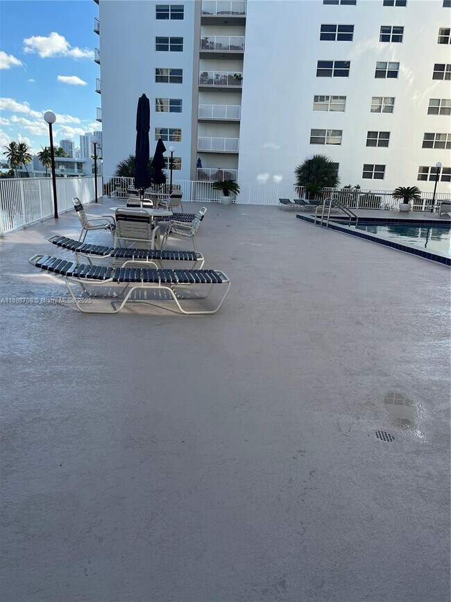 Foto del edificio - 111 Golden Isles Dr