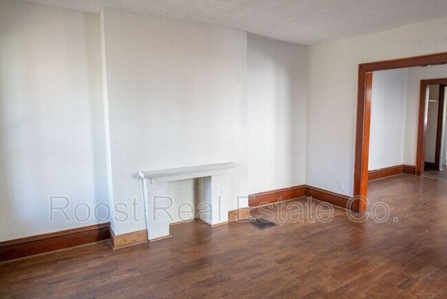 Building Photo - 949 E Whittier St