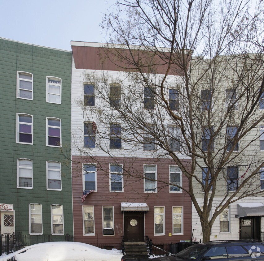 Foto del edificio - 110 Calyer St