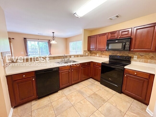 Building Photo - 2395 Mayfair Dr