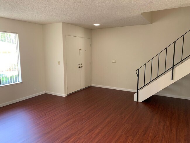 Foto del edificio - Spacious Townhouse