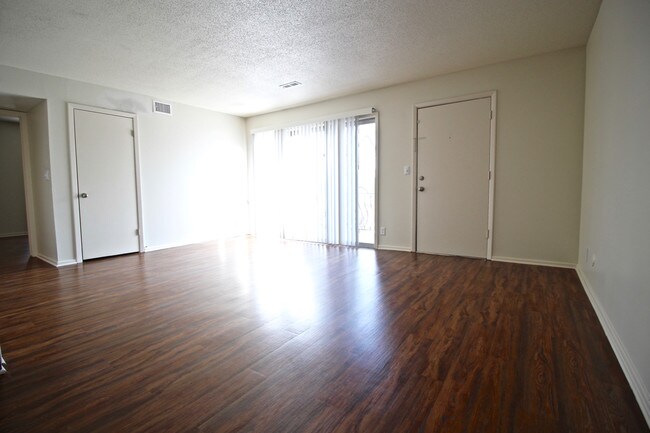 Foto del edificio - 3927 Clark Ave