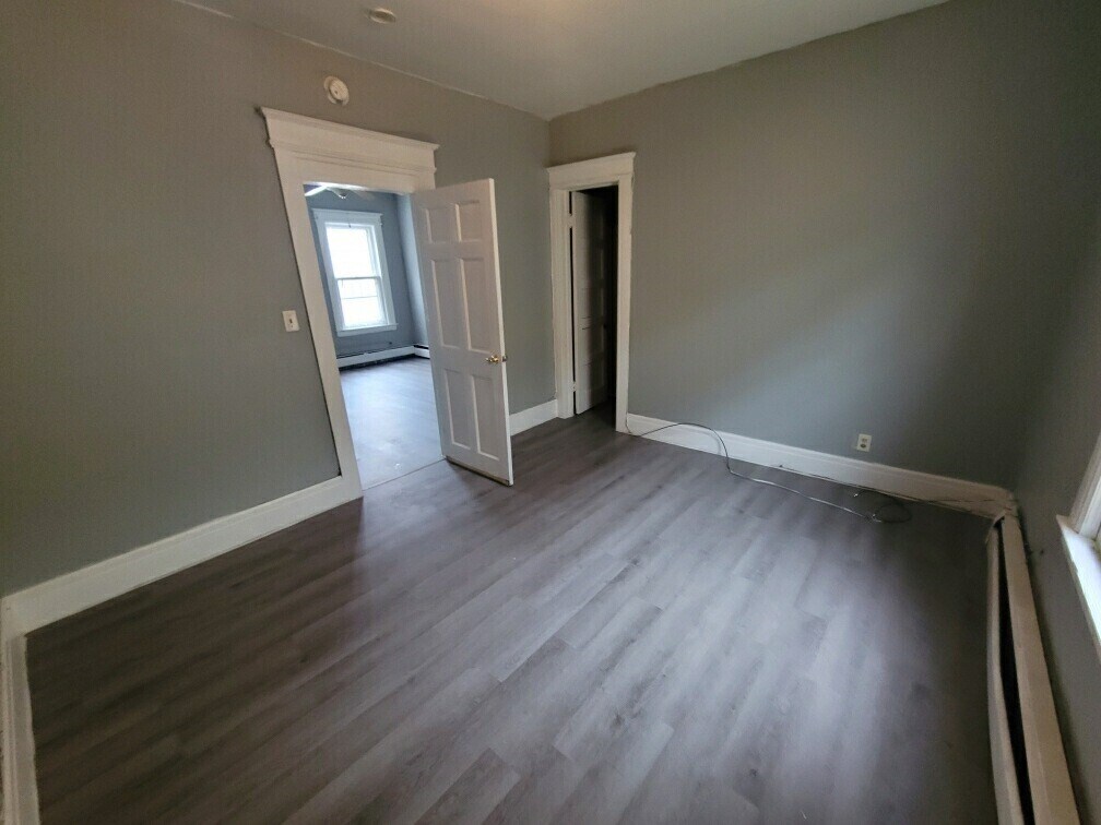 Primary Photo - 136 Lilac St