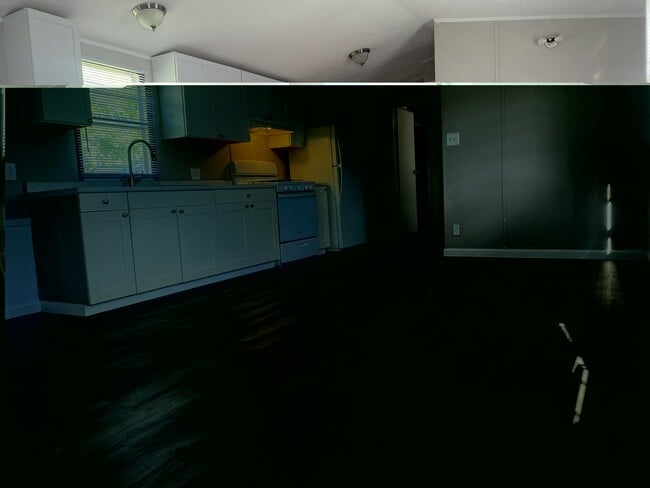 Building Photo - 39 1/2 Long St