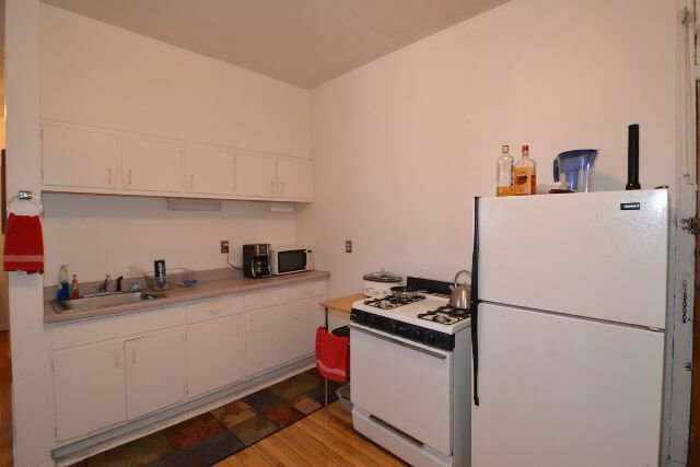 Building Photo - 923 W Waveland Ave