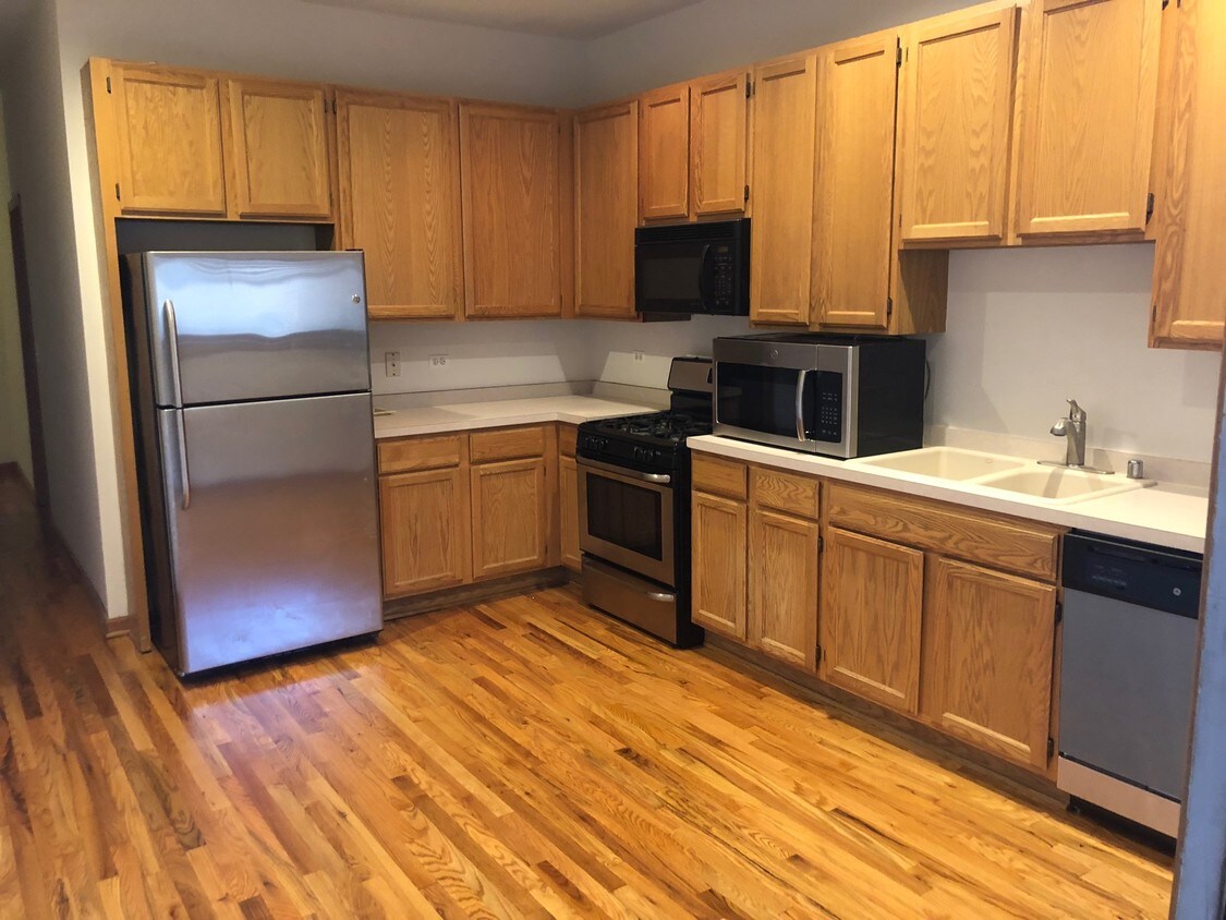Foto principal - 4037 N Sheridan Rd