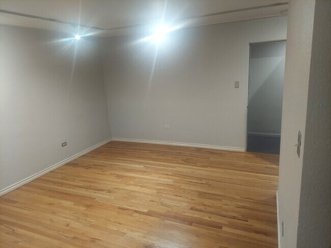 Foto del edificio - 656 Logan St