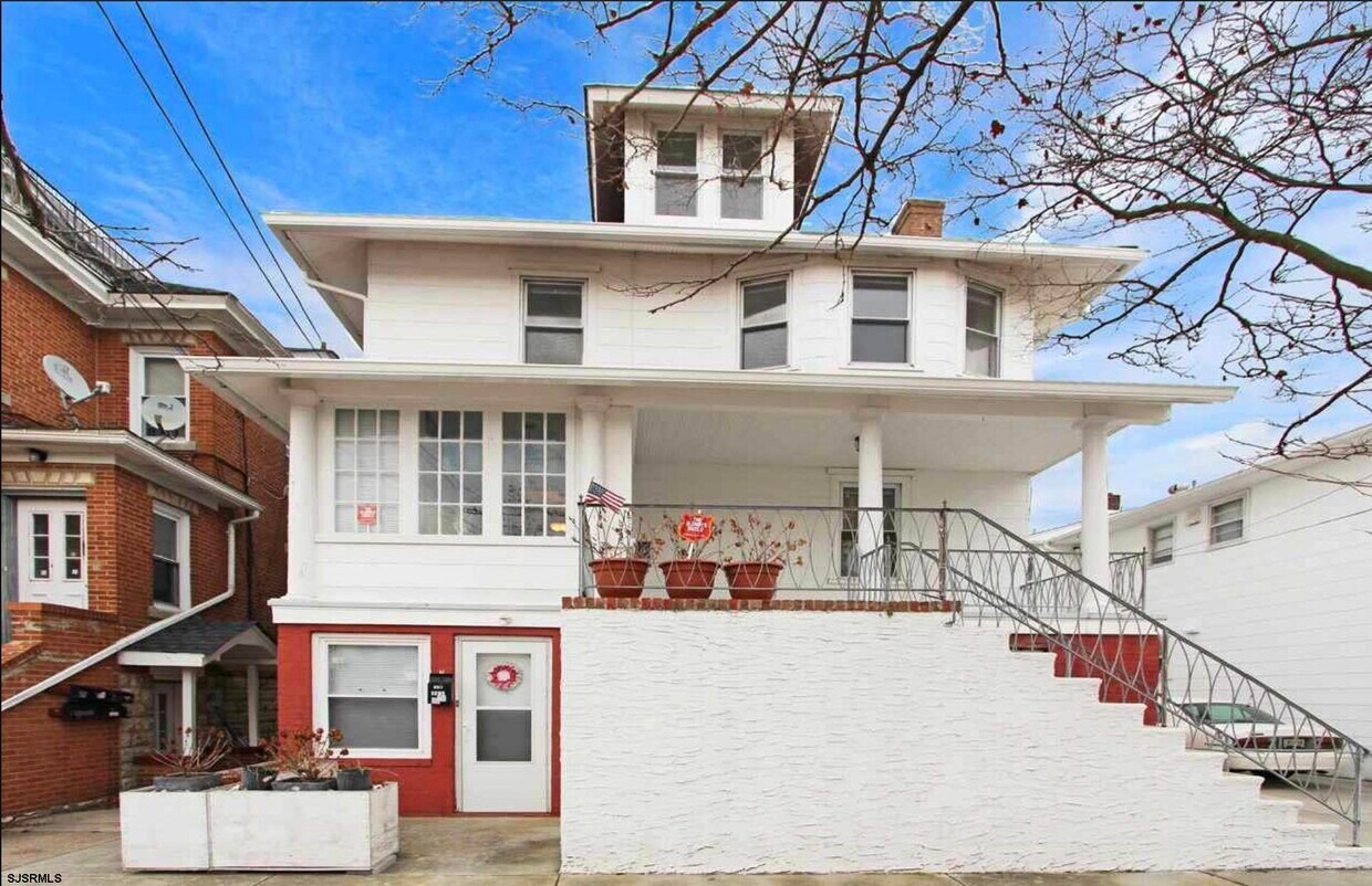Primary Photo - 7 N Rosborough Ave