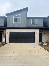 Building Photo - 1871 Lapis Ave