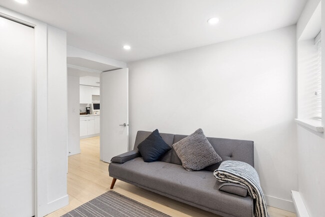 Building Photo - 2791 Oxford St