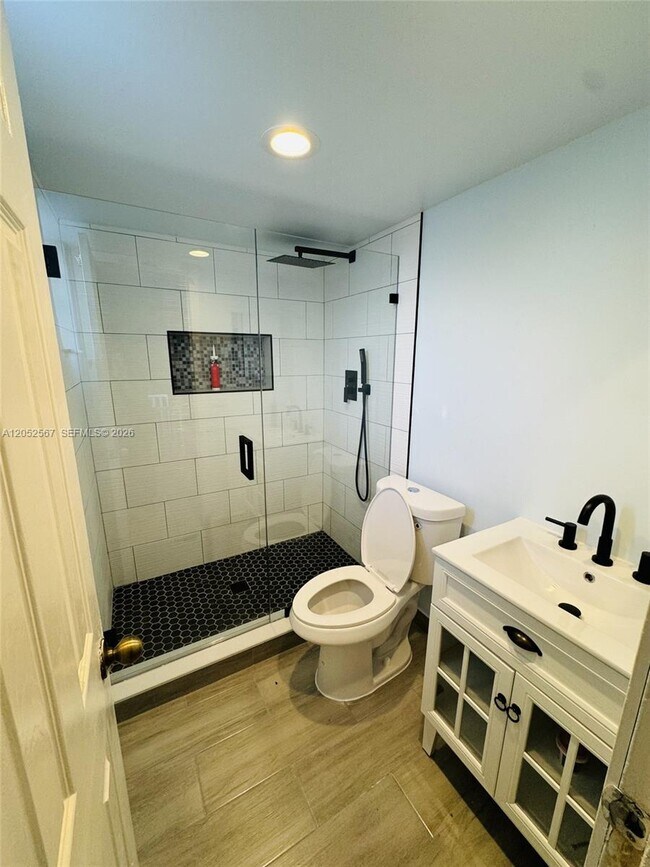 Foto del edificio - 1350 NE 119th St