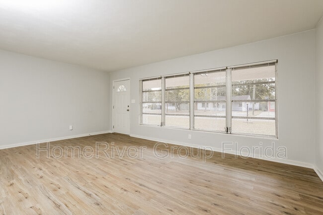 Building Photo - 709 Piedmont Dr SE