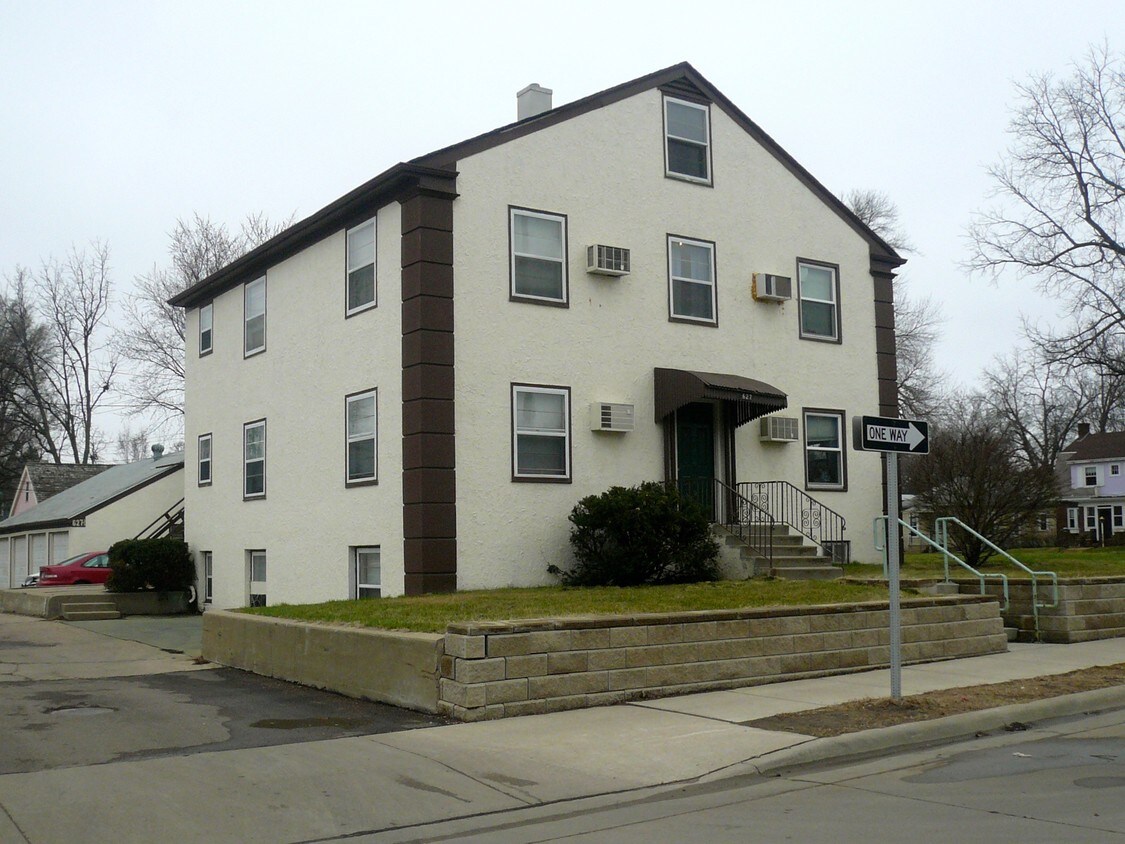 Primary Photo - 627 W 10th St