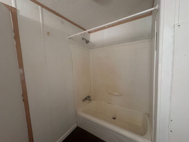 Foto del edificio - 5148 Hudson Dr