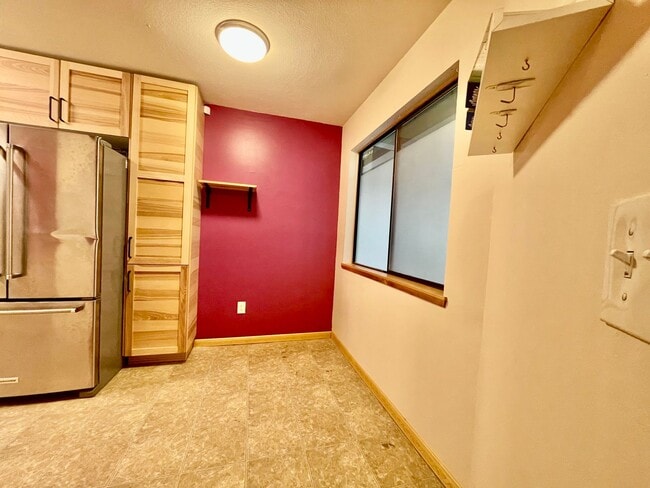 Foto del edificio - S. PDX 2Bed 2Bath ~ Condo~Near OHSU w/ 2 Reserved parking spots & Washer & Dryer!