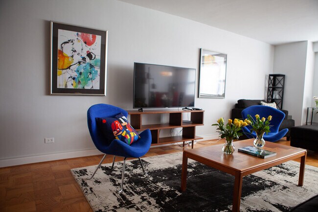 Living room - 4466 W Pine Blvd