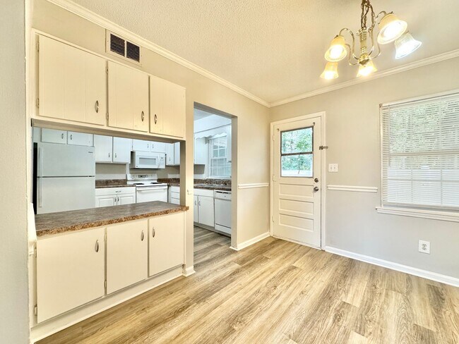 Foto del edificio - 3 Bedroom Townhome Close to Guilford College