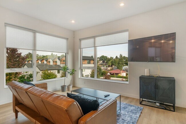 Foto del edificio - Modern Townhome | Walk to Train | ½ Month ...