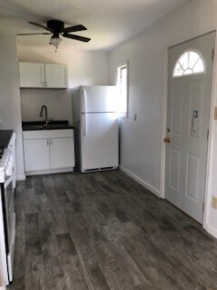 Kitchen and back door - 314 Edgeknoll Ln